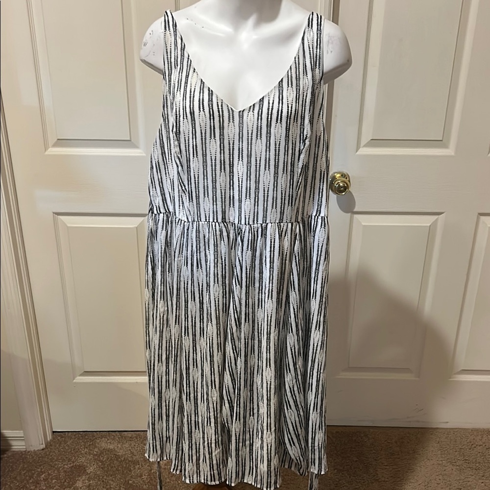 Torrid Black and White Striped Midi Dress - Picture 4 of 10